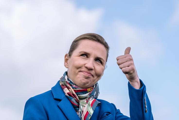 Dansko vodi premierka Mette Frederiksen. Glede na odzive državljanov ji gre dobro od rok. | Foto: Reuters