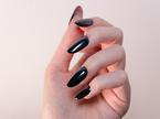 Črna manikura