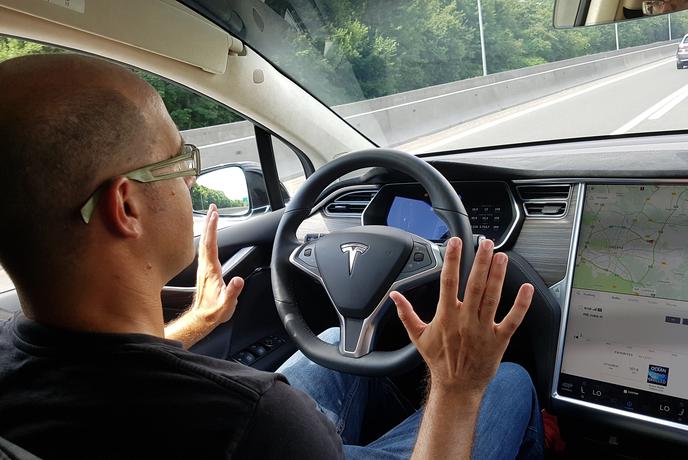 30-dnevna prepoved prodaje? Tesla mora v ZDA popraviti marketinške obljube.