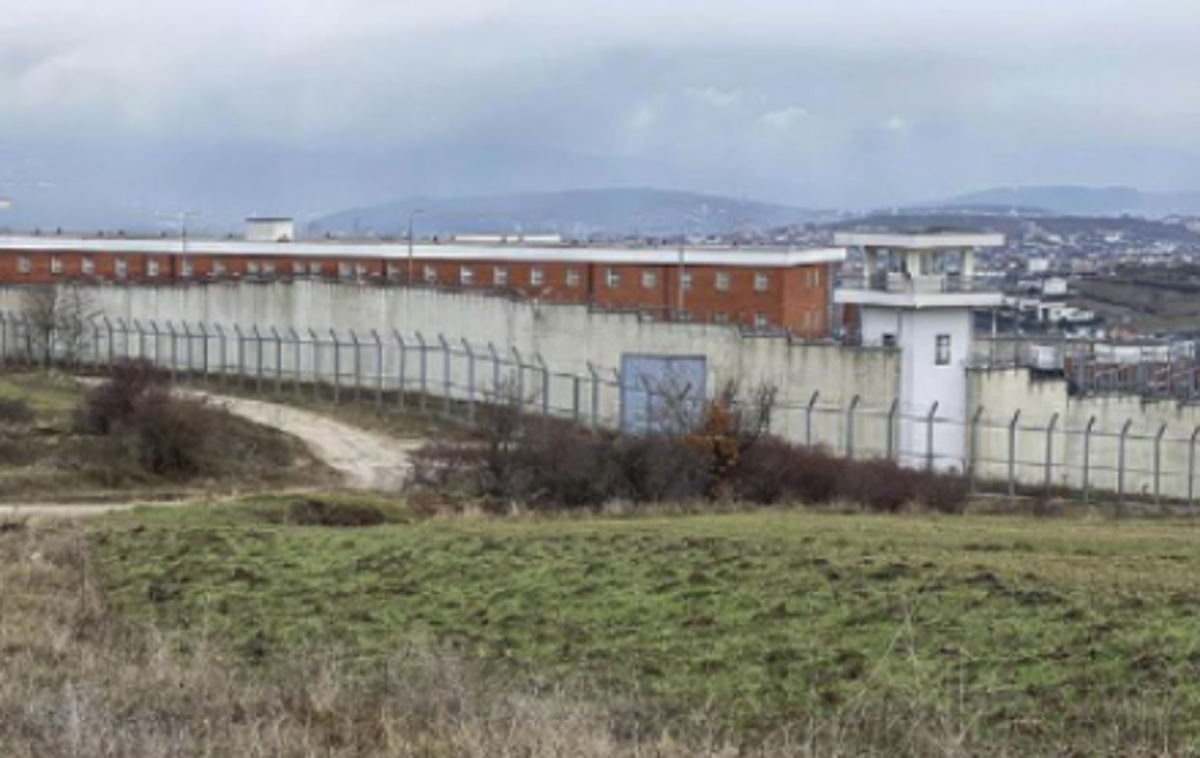 danska zapori | Kosovski zaporniški sistem ima kapaciteto do 2.500 celic, od tega je prostih približno od 700 do 800. | Foto Twitter
