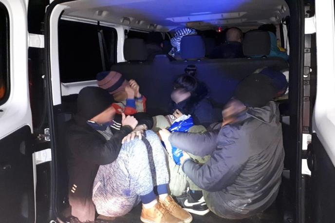 Tihotapljenje migrantov | Preiskave so pokazale, da so tihotapci v istem vozilu prevažali tudi do 37 oseb, s čimer so ogrožali njihovo življenje. | Foto PU Celje
