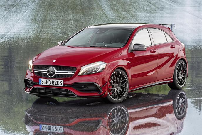Prenovljeni mercedes razred A: poudarki povezljivosti, videzu in podvozju