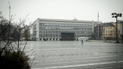 Zakaj imamo v državnem zboru 150 sedežev in le 90 poslancev #foto #video