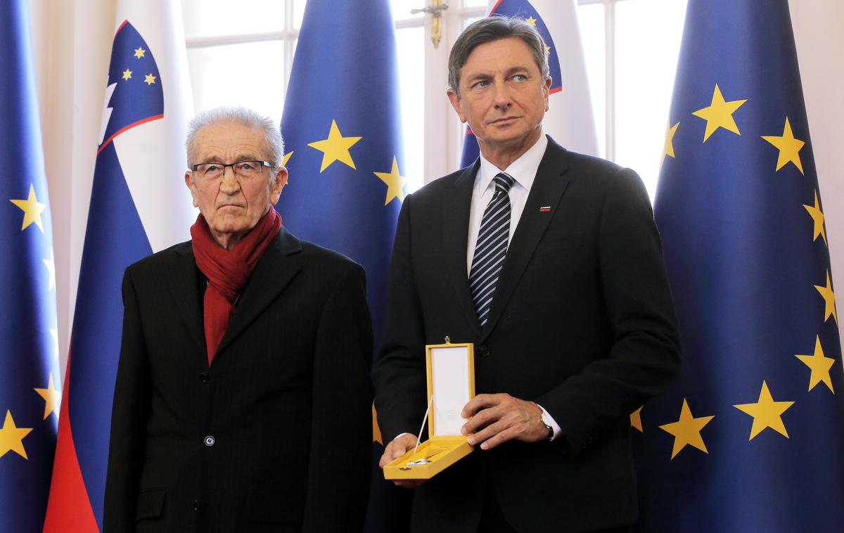 Borut Pahor in Florjan Lipuš | Predsednik republike Borut Pahor je z zlatim redom za zasluge odlikoval zamejskega pisatelja in prevajalca Florjana Lipuša. | Foto STA