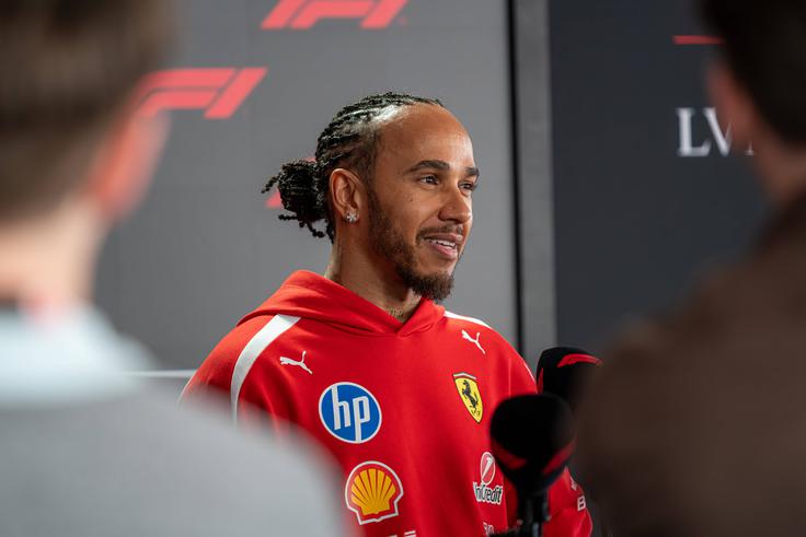 Lani je bil precej resigniran, letos pa je Lewis Hamilton spet pravi. | Foto: Guliverimage