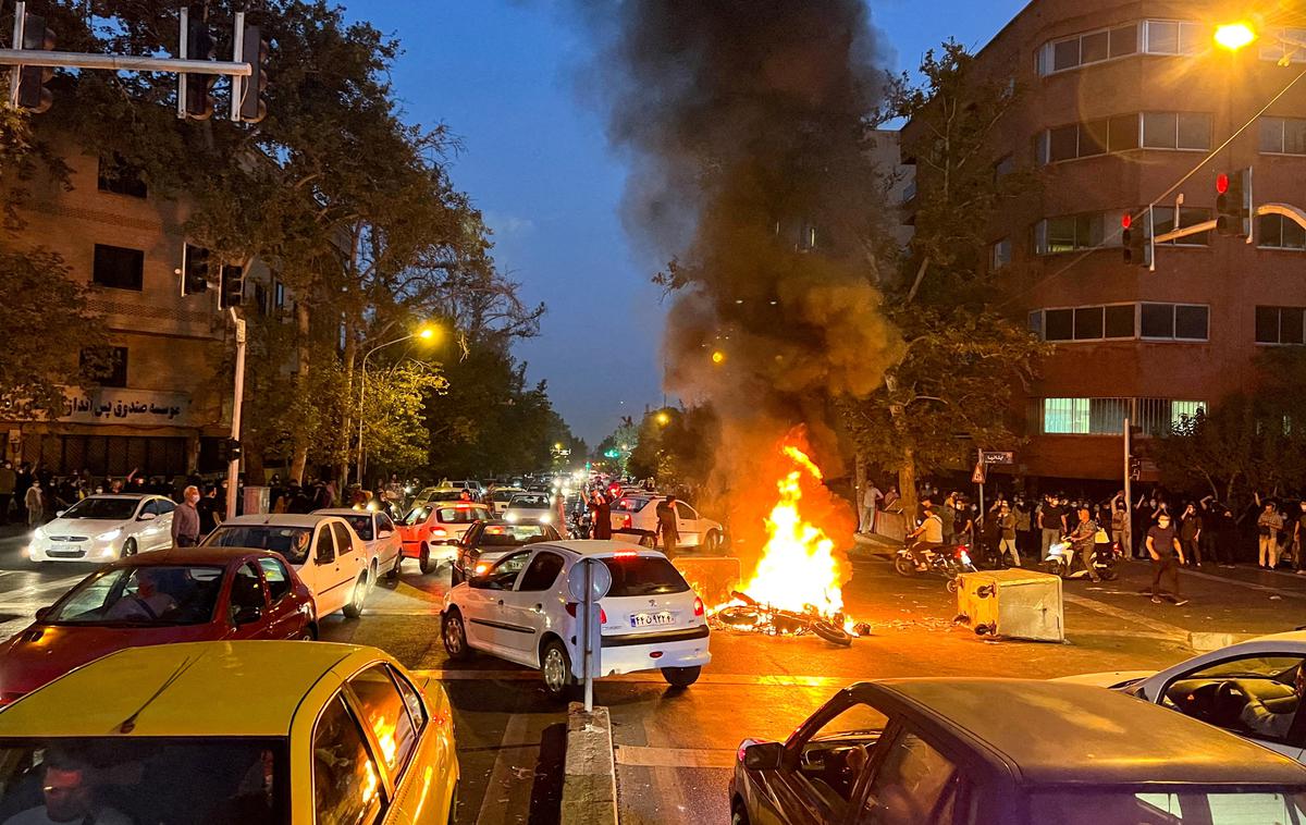 Iran protesti | Iran od lanskega septembra pretresajo protivladni protesti, potem ko je v policijskem pridržanju umrla 22-letna Kurdinja Mahsa Amini. | Foto Reuters