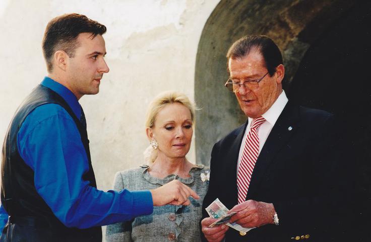 Sašo Đukić in Roger Moore | Foto: osebni arhiv/Lana Kokl