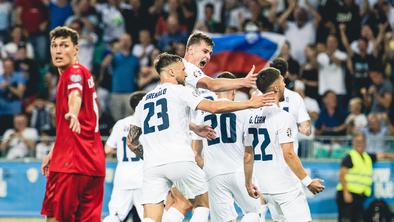 Vstopnic zmanjkuje, Kek noče staviti le na mladost