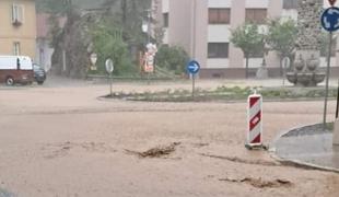 Nedeljsko neurje spet pustošilo po Koroškem, večerna fronta na srečo manj huda