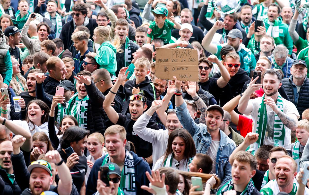 NK Olimpija, slavje | Navijači Olimpije bodo v soboto lahko še zadnjič v tej sezoni zaploskali prvakom. | Foto Aleš Fevžer