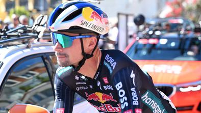 Primož Roglič junak brutalnega vzpona, majica vodilnega na Vuelti je njegova