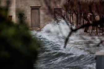 Dalmacija z eno najhujših plim v zadnjem desetletju #foto #video