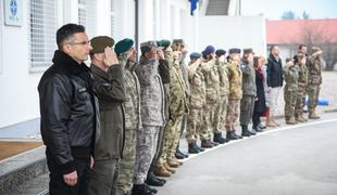 Premier Šarec obiskal slovenske vojake v BiH in na Kosovu