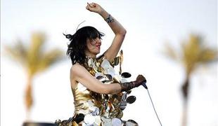 Karen O za Jackass priredila pesem