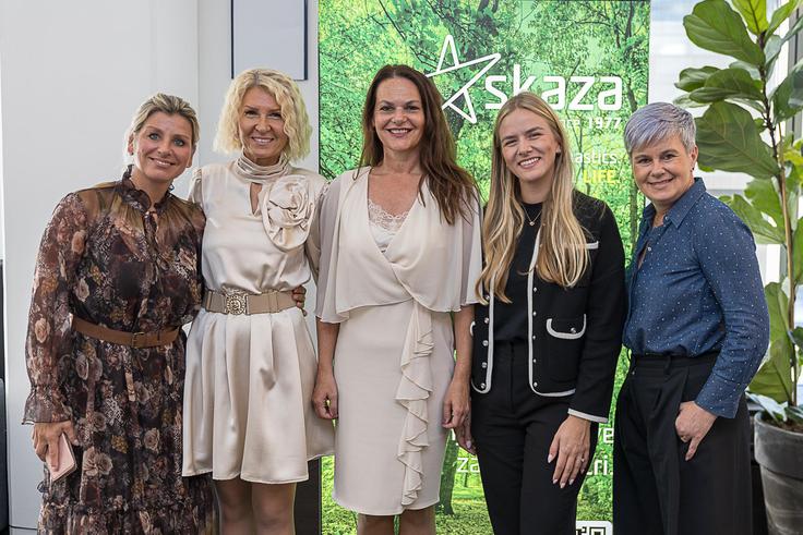 Tanja Skaza s predstavnicami kluba SBC | Foto: Plastika Skaza