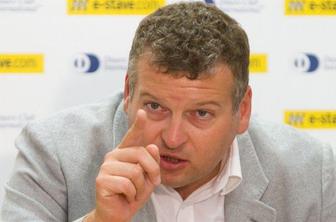 Spletke, zakulisne igrice in grožnje?