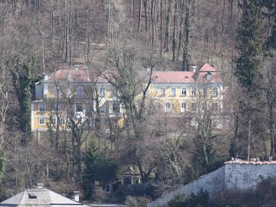 Želel je zasebni predor do luksuzne vile, Wolfgang Porsche jo zdaj prodaja