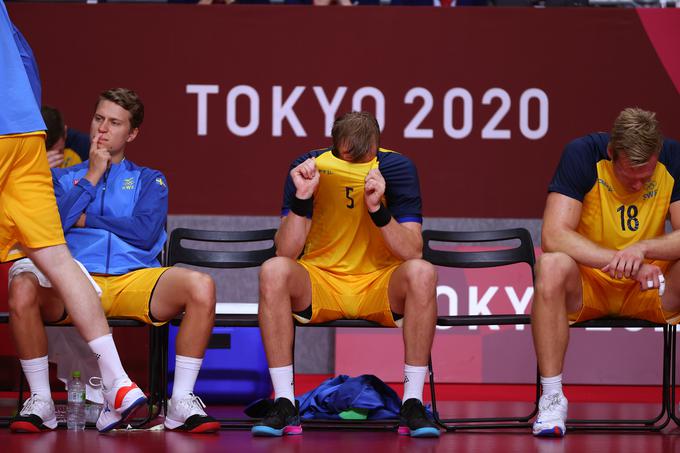 ... in razočaranje švedskih po izpadu na olimpijskem turnirju. | Foto: Reuters