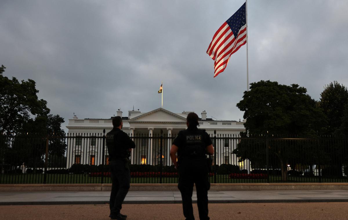 pogovori Zelenski-Trump | Vse je pripravljeno na težko pričakovano srečenje ameriškega predsednika Donalda Trumpa in ukrajinskega predsednika Volodimirja Zelenskega. | Foto Reuters