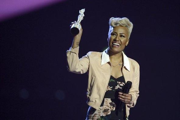 Na podelitvi nagrad brit slavila Emeli Sandé
