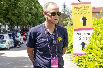 Richard Plugge kritičen do UCI: Dirke postajajo popolna farsa