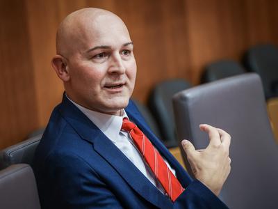 Kandidat za ministra za izobraževanje Borut Rončević prepričal pristojni odbor DZ