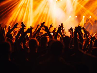 Kam za vikend: mega obletnice, tehno eksplozija in adventni utrip