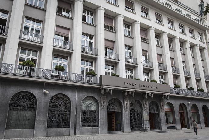 Banka Slovenije zvišala napoved letošnje rasti na 3,5 odstotka