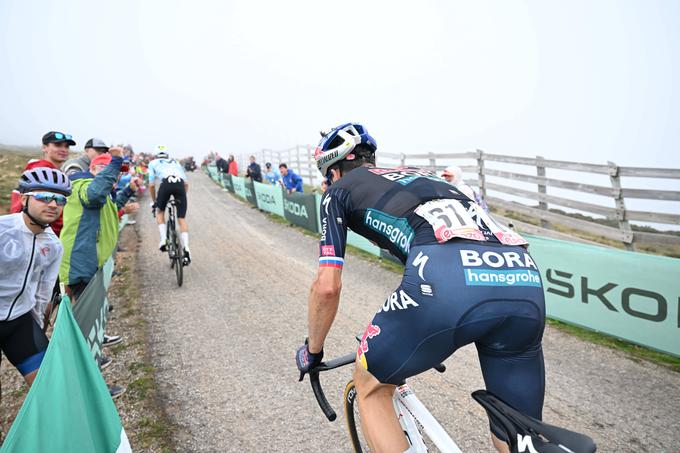 Enric Mas se je za trenutek odlepil od Rogliča, ki pa ga je do cilja ujel. | Foto: Guliverimage