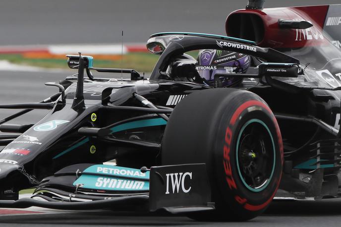 Lewis Hamilton Turčija | Najhitrejši na kvalifikacijah, a 11. na štartu − Lewis Hamilton. | Foto Reuters