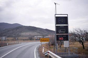 Ob okrepljeni burji že dopoldan 60 intervencij