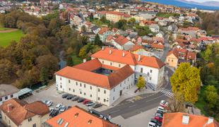 Prenovljen slovenski grad vabi na jesenski izlet