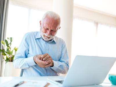 Artritis: kako vnetje sklepov umiriti brez operacije?