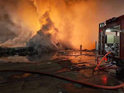Drama blizu meje: "Zaprite okna in ne hodite na prosto"