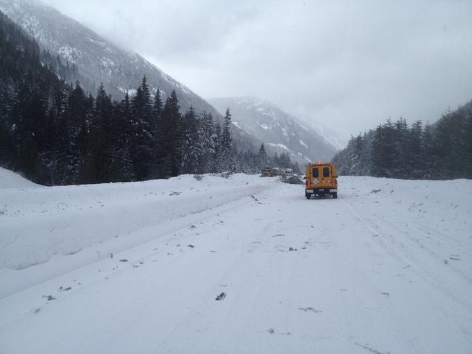 Na najvišji točki avtoceste je lahko tudi do -30 stopinj celzija, v eni noči pa lahko zapade tudi več kot meter snega. | Foto: Ministrstvo za promet in infrastrukturo British Columbia