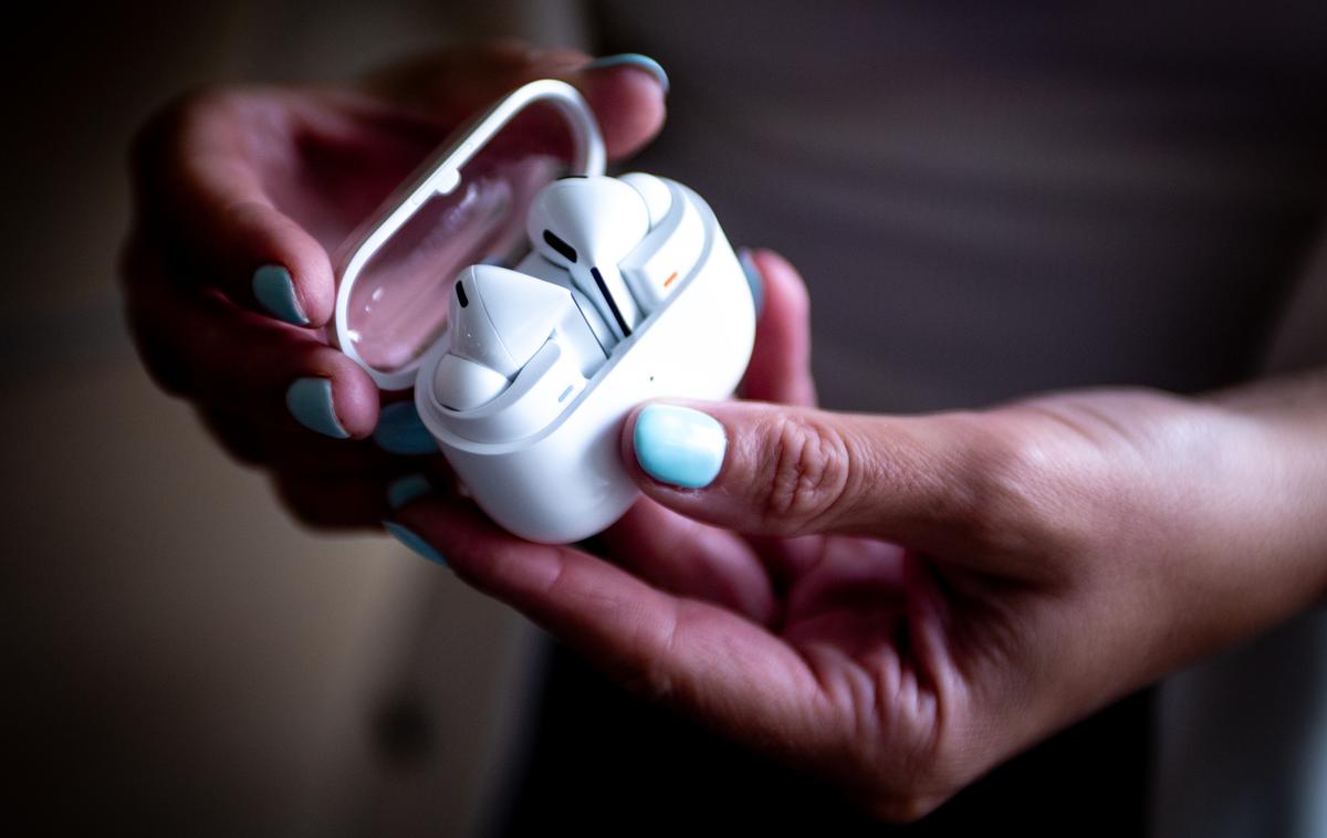 Samsung Galaxy Buds3 Pro | Posamezna slušallka Samsung Galaxy Buds3 Pro tehta 5,4 grama. | Foto Gaja Hanuna