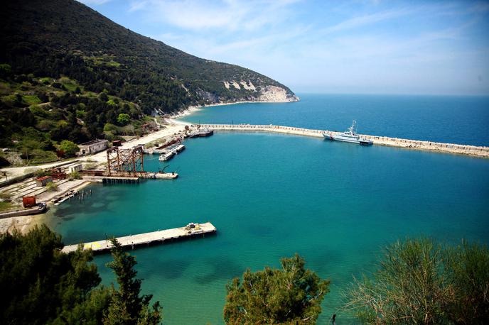 Otok Sazan | Pristanišče na skoraj nenaseljenem albanskem otoku, ki je bil nekdaj zaprto vojaško območje. | Foto Guliverimage
