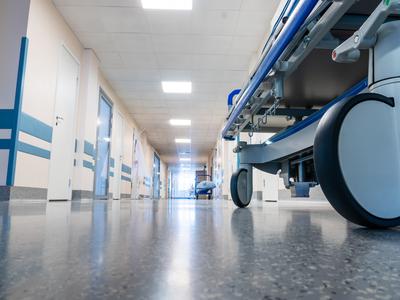 V Rusiji zaradi zastrupitve z alkoholom umrlo 19 ljudi