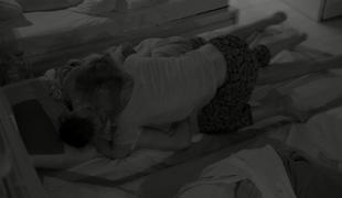 Namesto na ples Lara in Žiga raje v posteljo #BarPlanet