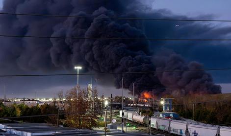 V strmoglavljenju letala umrlo sedem ljudi, več je ranjenih #video