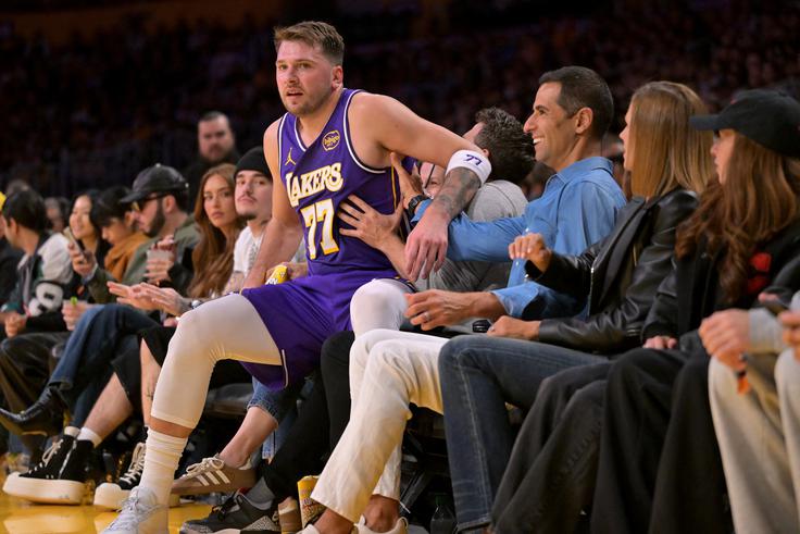 Dončić je v prvih treh četrtinah dosegel 30 točk. | Foto: Reuters