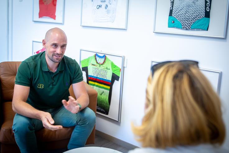 "Veliko ljudi pride k meni šele takrat, ko imajo določeno težavo, čeprav bi moral biti bike fitting predvsem preventiva. Največ mi pomeni, ko lahko skupaj poiščemo vzroke in jih odpravimo." | Foto: Gaja Hanuna