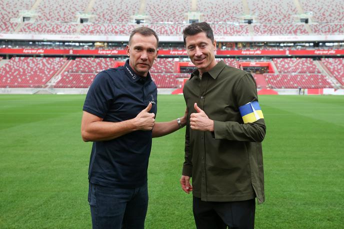 Robert Lewandowski | Poljski napadalec Robert Lewandowski bo na mundialu nosil kapetanski trak v barvah Ukrajine, ki bo simbolno predstavljal Ukrajino. | Foto Guliverimage