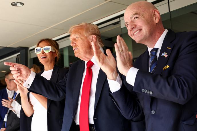 Melania Trump | Predsednik Fife Gianni Infantino je podelil pokal prvemu zmagovalcu razširjenega klubskega svetovnega prvenstva. Dvoboj je spremljal v družbi Donalda in Melanie Trump. | Foto Reuters