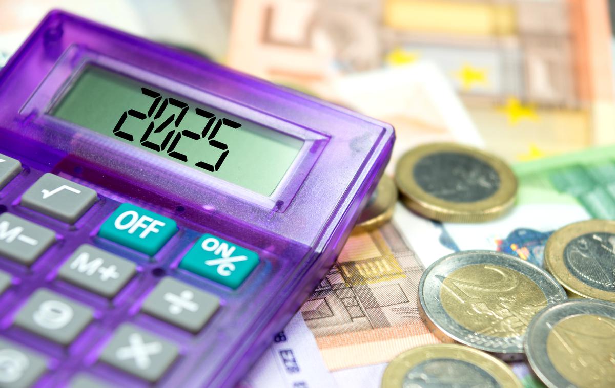 Denar | Dolg potrošnikov do bank kot upnikov je znašal 670 milijonov evrov (brez obresti), skupni dolg do vseh finančnih institucij pa 750 milijonov evrov. | Foto Shutterstock