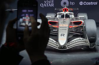 Prvi dirkalnik F1 na stezi, Audi bo "srebrna puščica" #video