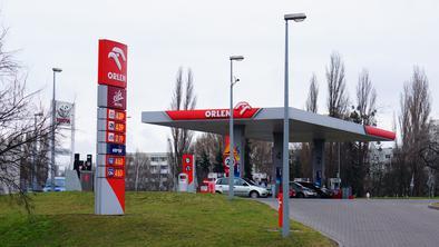 Naftni trgovec Orlen bo pred prvomajskimi prazniki akcijsko znižal cene goriva