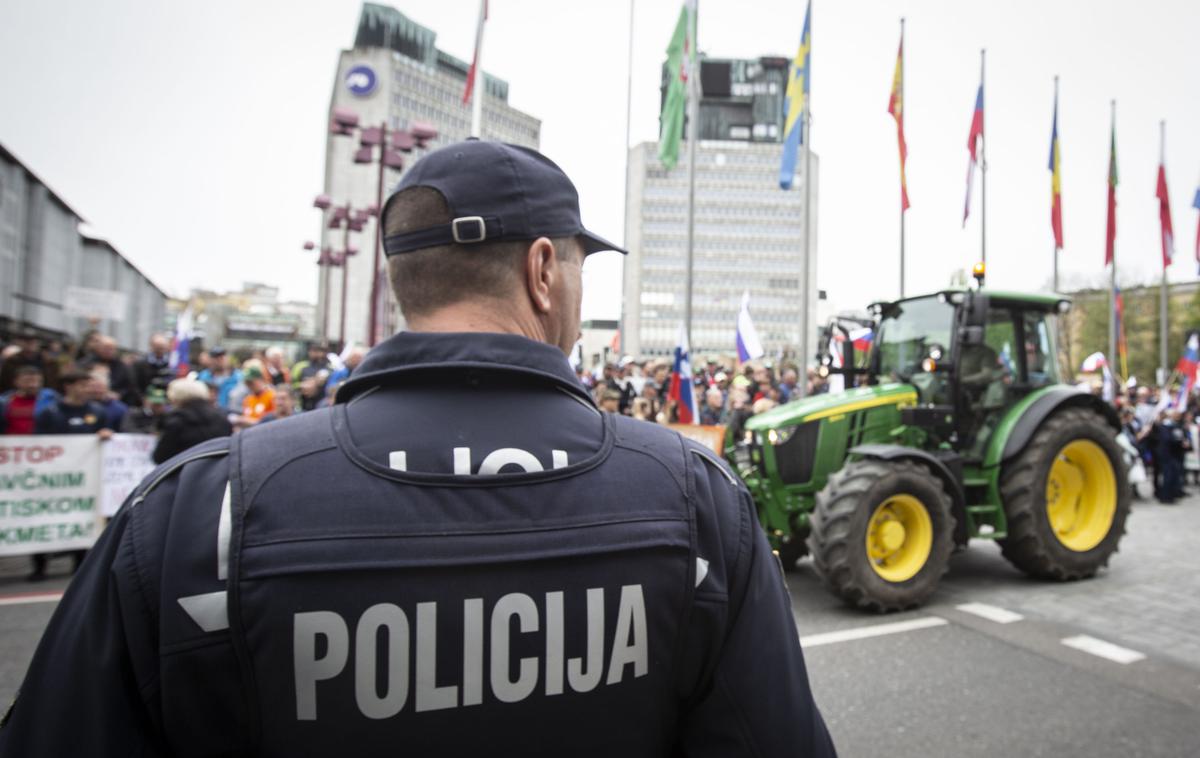 Protestni shod Sindikata kmetov Slovenije. Traktor, kmet, protest. | Če se bodo kmetje s traktorji vozili po središču Ljubljane, jih bodo oglobili s 160 evri.  | Foto Bojan Puhek
