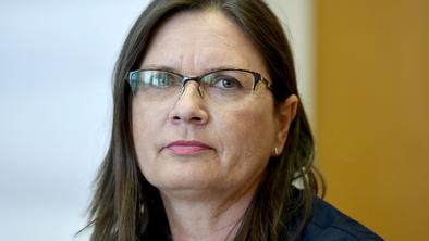 Žena evropskega poslanca razburjena zaradi plakata pariških olimpijskih iger