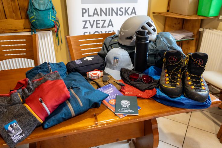 To je oprema za varno hojo v gore v poletnih mesecih. | Foto: Matej Podgoršek